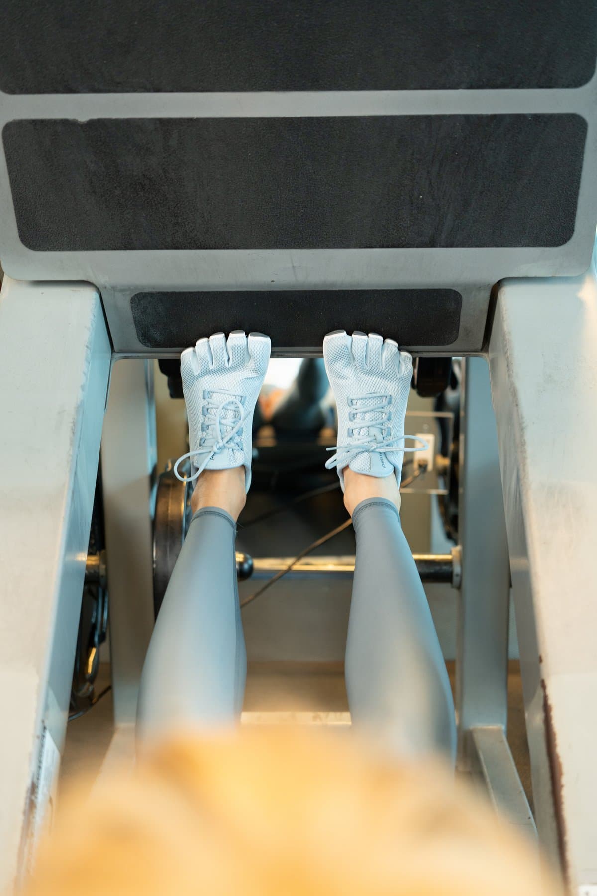 Toes spreading naturally in Peluva's individual toe slots